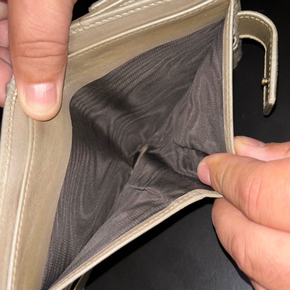 Gucci Silver Patterned Wallet - image 5